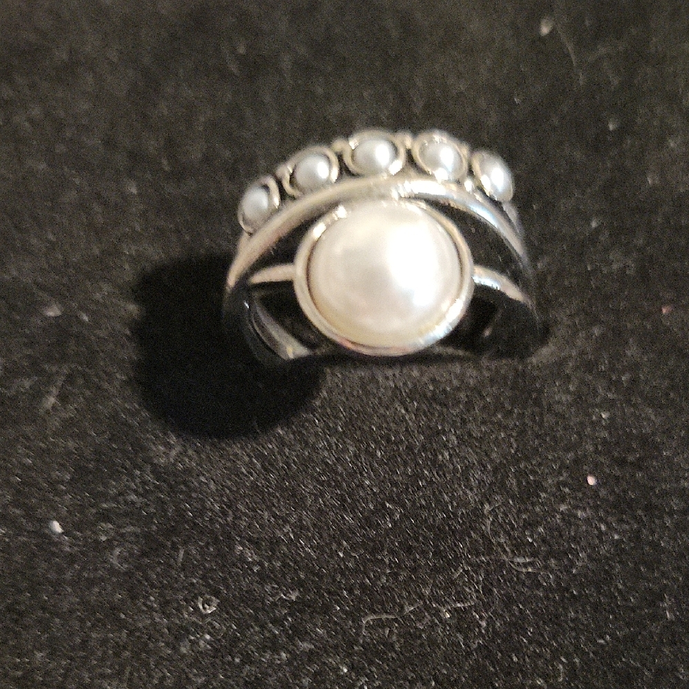 Elegant Silver Pearl Ring